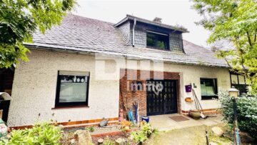 Ein- bis Zweifamilienhaus mit Einliegerwohnung, Garage + Carport in idyllischer Ortsrandlage 59955 Winterberg , Westf, Einfamilienhaus